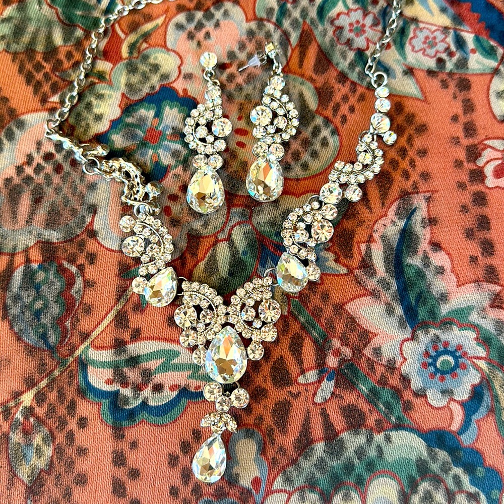 Ever Faith rhinestone bridal set, necklace and dangle earrings. New in box.